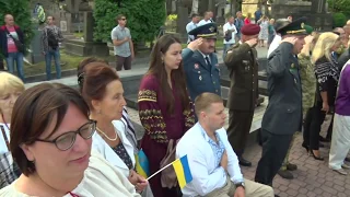 День Незалежності розпочався з молитви на Личаківському кладовищі