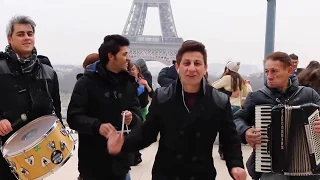 Colo de Menina - Banda Rastapé - Paris Euro Tour - Flashmob forró - torre eiffel