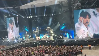 BTS “Dionysus” Live Performance + Intro VCR Fancam at Wembley Stadium (Opening Performance Day Two)