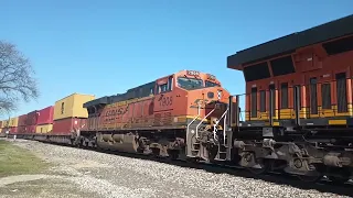 Crawling BNSF 6033 with 4 Mid Train DPUs !!!!