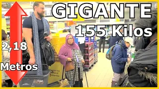 El GRAN GIGANTE HOLANDES 2021 //ASÍ REACCIONA la GENTE 👀👀 EN PÚBLICO (Oliver Richter) por la CALLE