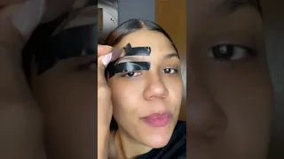 Truco de cejas con cinta