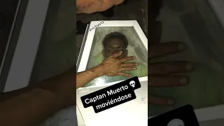 muerto moviéndose en su funeral