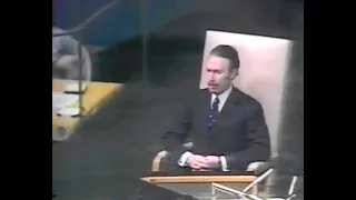 شاهد لحظة دخول الرئيس بومدين الى قاعة الأمم المتحدة 1974   L'entrée du président Boumediene à l'ONU