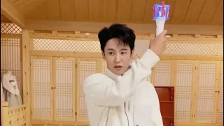 [DAILY] 李汶翰 Li Wenhan 拥有了应援棒后快乐！ ｜When I get the official light stick! 221009