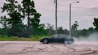 Porsche Panamera Turbo S donuts