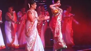 Aishwarya Rai & Madhuri Dixit at Unforgettables Concert in New York (Dola Re)