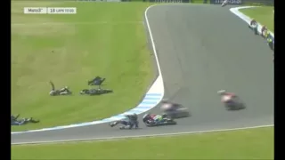 Espectacular accidente múltiple en el gran premio de Australia moto 3