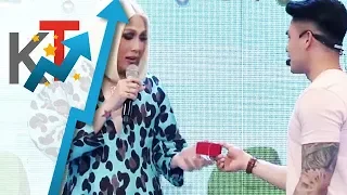 Vice Ganda, kinilig sa inabot na box ni Ion!