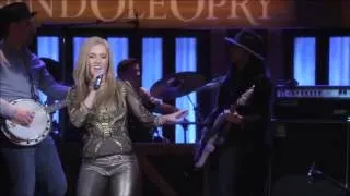 Nashville - Hayden Panettiere (Juliette Barnes) Sings "Don`t Put Dirt On My Grave Just Yet