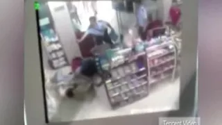 Leak Live - LiveLeak.com - Women stabbed as Police look on.avi