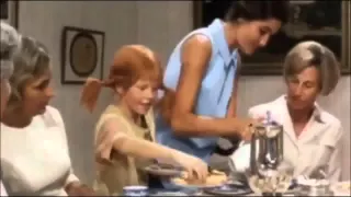 Pippi tocca la torta con le dita