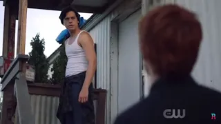 Archie tells Jughead that Betty wants to break up with Jughead