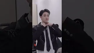 SKZ imagine: Your boyfriend Chan is trying to wear the tie before going to a party with you.