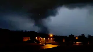 Tornado: Little Rock, Arkansas, hit by 'large, extremely dangerous' tornado | April 12, 2022