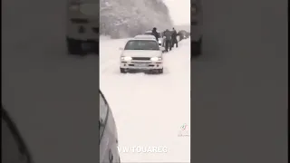 VW TOUAREG IN SNOW