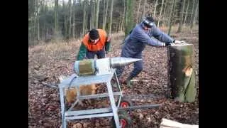 Selbstgemachter Kegelspalter 3 für 1m Holz etwa 80cm Durchmesser.