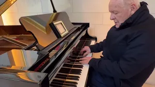 "Something about a piano in an empty lobby" ‖ Sir Anthony Hopkins plays the piano (2023.12.22)