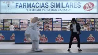 Dr.Simi Baila como Michael Jackson