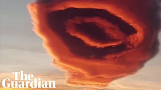 Bizarre UFO-like cloud hovers over Turkey