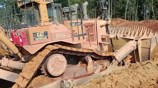 Trator CAT D11.