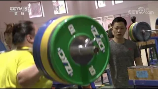 Chinese Weightlifter Li Wenwen and her "small" coach