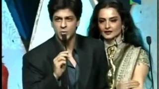 Shah Rukh Khan wins FilmFare 2005 Best Actor Award for Swadesh