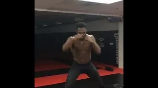 Джон Джонс урабатывает тень / Jon Jones shadow boxing