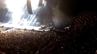 Green Day: Intro (Ramones - Blitzkrieg Bop) + Know Your Enemy (Live @Olympiahalle, Munich)