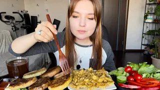 Мукбанг | 6 разных котлет, жареные макароны, овощи | Mukbang | 6 different cutlets, vegetables 🥗