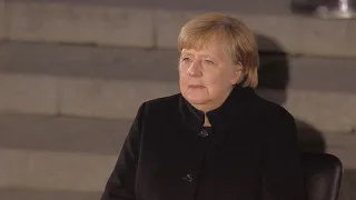 Un tema de Nina Hagen para despedir a Merkel en la emotiva despedida de las Fuerzas Armadas