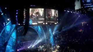 U2 DOES GIMME SHELTER WITH MICK JAGGER & FERGIE -- ROCK N' ROLL HALL OF FAME -- MSG