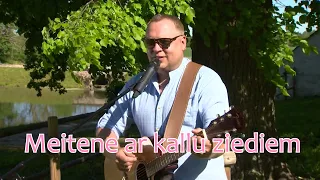 Meitene ar kallu ziediem / Māris Blāze