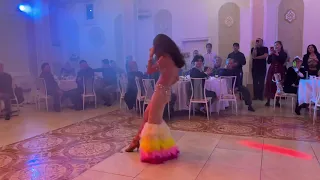 Айгерим Бакытжан танцует танец живота. Belly dancer from Kazakhstan