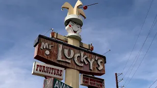 Waylon Jennings Grave & Defunct Mr. Lucky's Venue