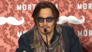 Johnny Depp Spektakel in Berlin Eigentlich kann das nicht gesund sein