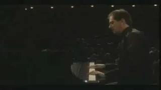 Roberto Plano plays Ginastera, Danzas Argentinas op.2