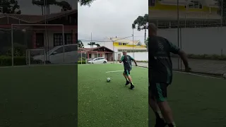 Finalizando com a perna ruim! #futebol #treino #finalização #neymarjr #messi #adidas #nike