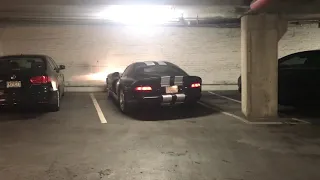 Straight piped 99 Viper GTS cold start in a parking garage