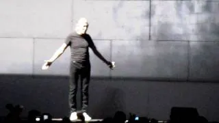 Roger Waters Comfortably Numb  2010 Live Wall Tour Chicago 9/21 sec104