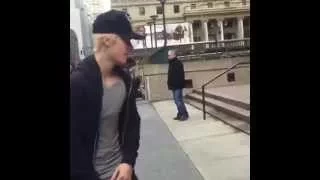 Justin Bieber practicando skateboarding en el Madison Square Garden en NY (28/12/14) 5