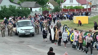 ⚫🇺🇦Вийшов на небесну позицію: Жашківська громада попрощалася з Героєм – В. Шинкарським із Скибина 🇺🇦