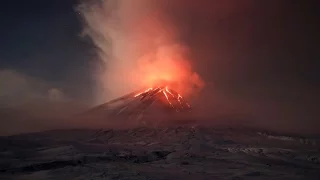 Извержение вулкана Ключевская сопка ночью (фото) и днем (видео), лавовые реки - Камчатка, 2016