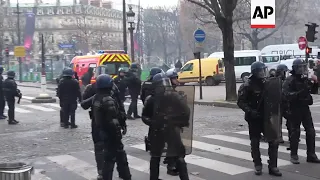 France deploys thousands of police to contain fuel protesters