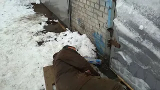 Сварщик заснул на рабочем месте)