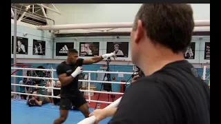 INSIDE CAMP! -ANTHONY JOSHUA TAKES PRECISE INSTRUCTIONS FROM TRAINER ROB McCRACKEN (EXCLUSIVE)