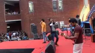 Performing Tum Hi Ho at College of Vocational Studies by Indian Eagles