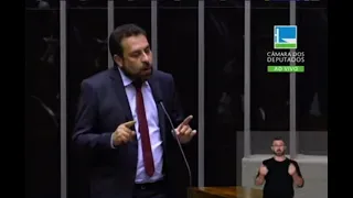 Guilherme Boulos pede cassação de Deputado Nikolas Ferreira por crime de transfobia
