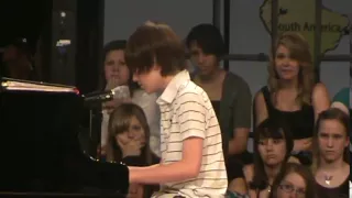 Greyson Chance Singing Paparazzi no talento da voz de um garoto de 12 anos.