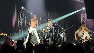 "Bohemian Rhapsody", Performed by Gary Mullen & The Works in "One Night of Queen"